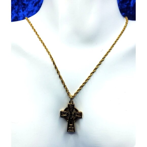 Vintage Celtic Cross Goldtone over Sterling Silver Pendant on 18" goldtone rope - Picture 8 of 12